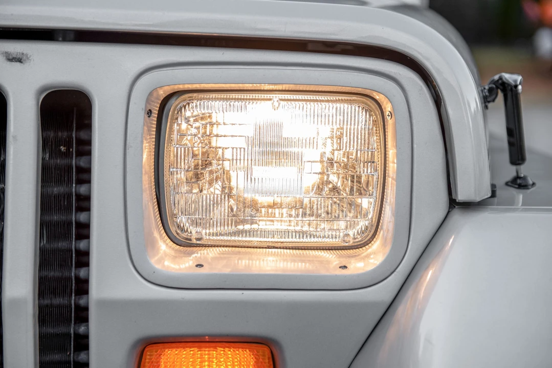 1995 Jeep YJ Wrangler - Image 16 of 31