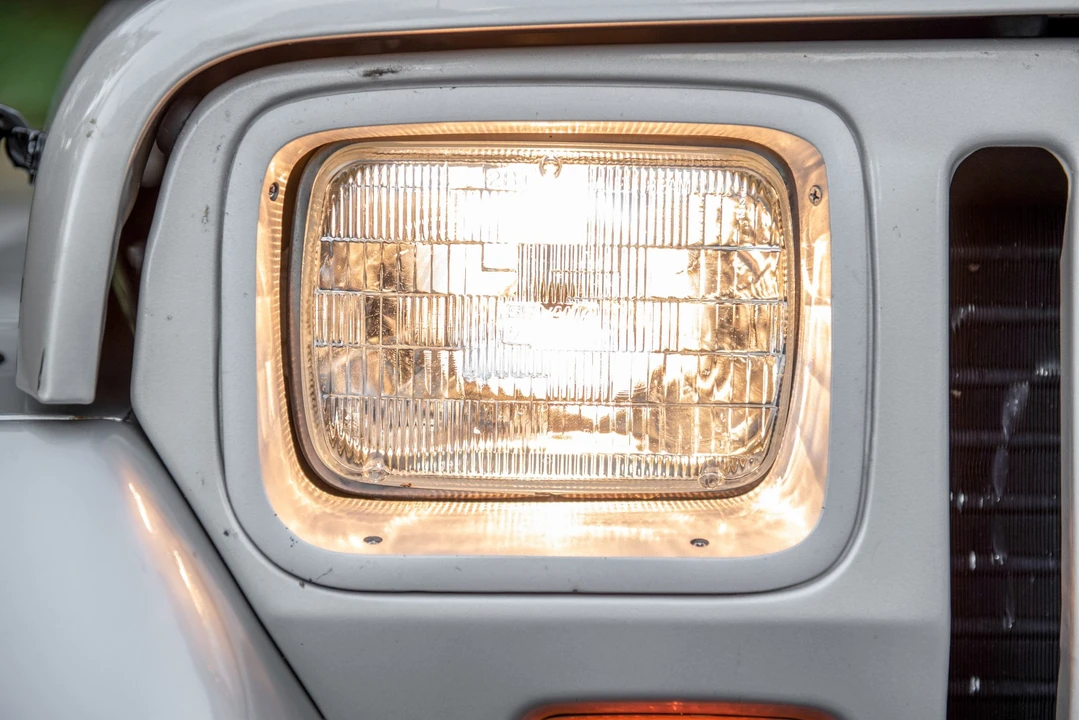 1995 Jeep YJ Wrangler - Image 15 of 31