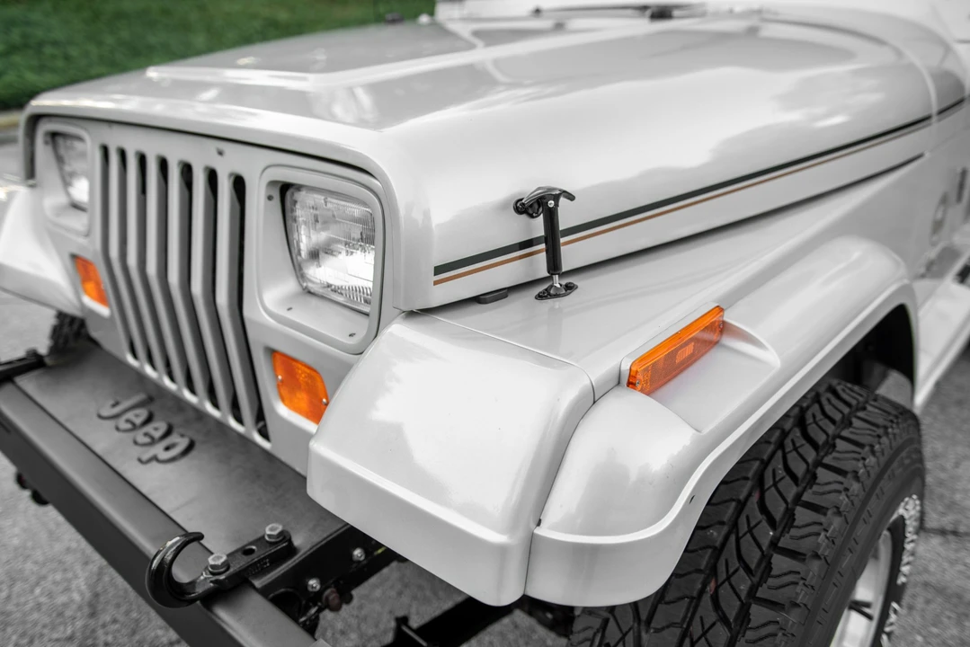 1995 Jeep YJ Wrangler - Image 11 of 31