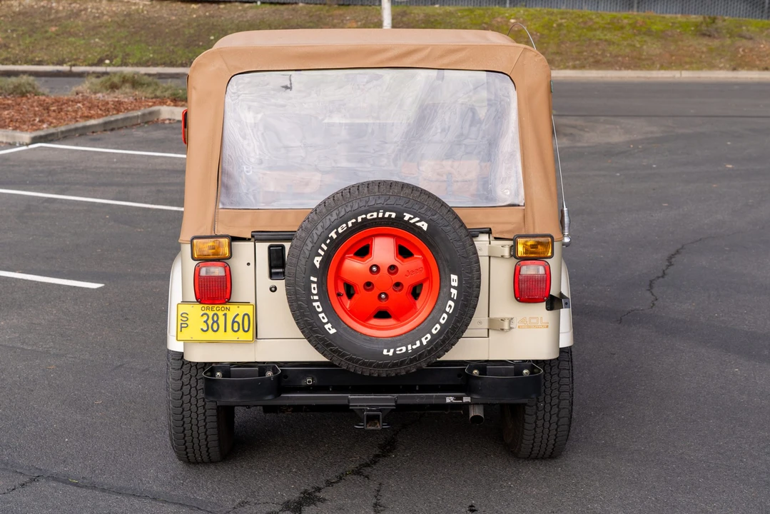 1995 Jeep YJ Wrangler - Image 17 of 31