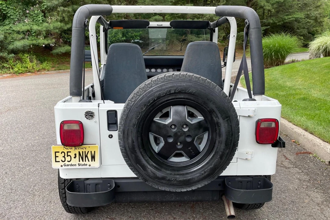 1995 Jeep YJ Wrangler - Image 4 of 9