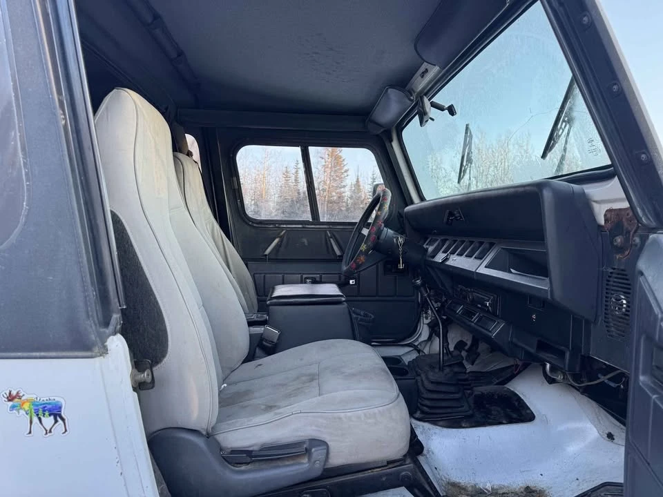 1995 Jeep YJ Wrangler - Image 6 of 6