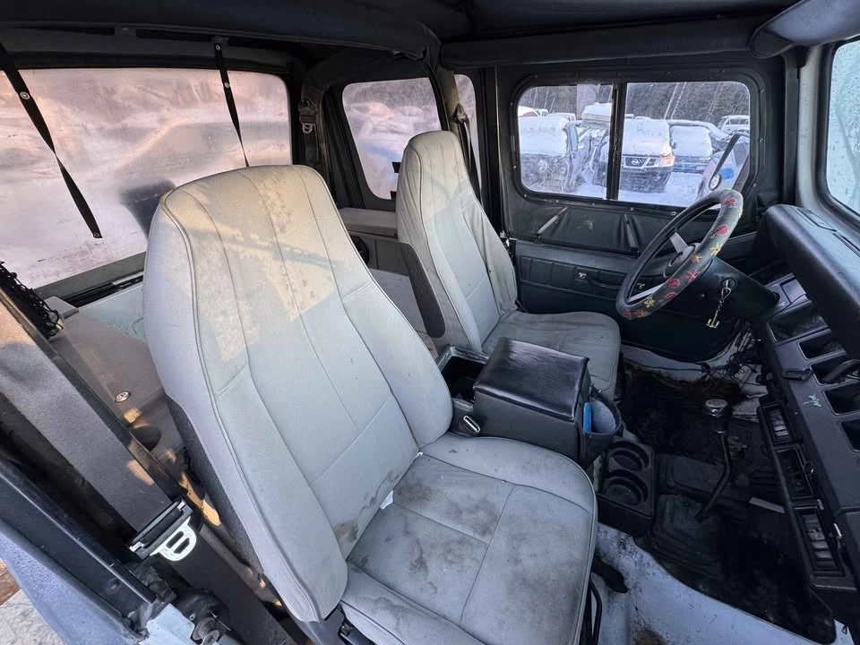 1995 Jeep YJ Wrangler - Image 5 of 6