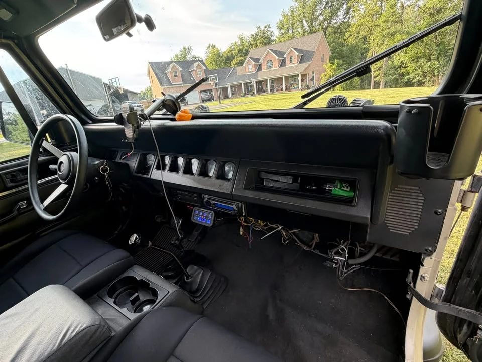 1995 Jeep YJ Wrangler - Image 9 of 11