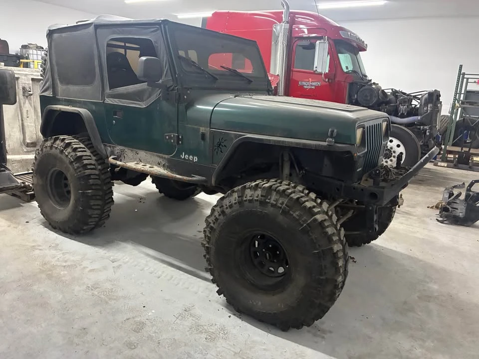 1995 Jeep YJ Wrangler - Image 4 of 13