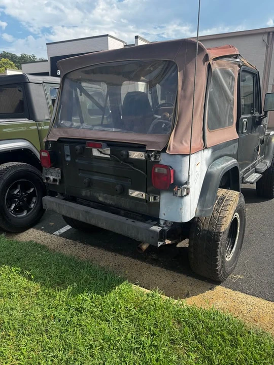 1995 Jeep YJ Wrangler - Image 4 of 4