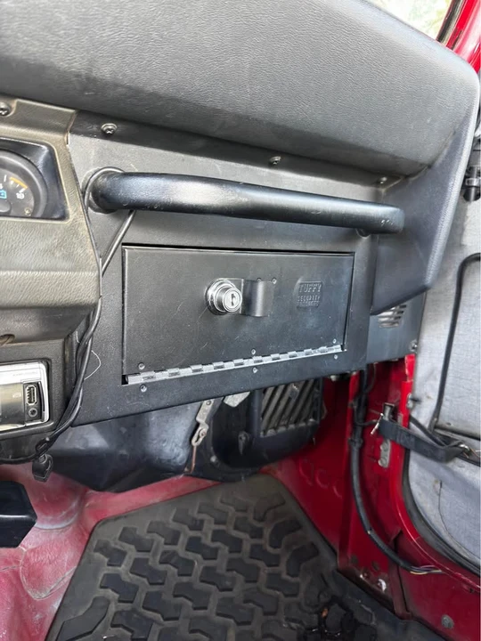 1995 Jeep YJ Wrangler - Image 17 of 19