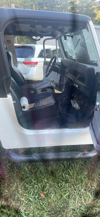 1995 Jeep YJ Wrangler - Image 8 of 10