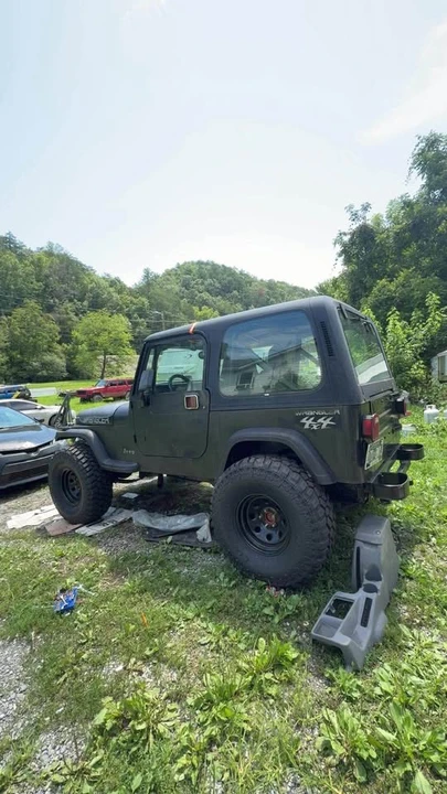 1995 Jeep YJ Wrangler - Image 3 of 4