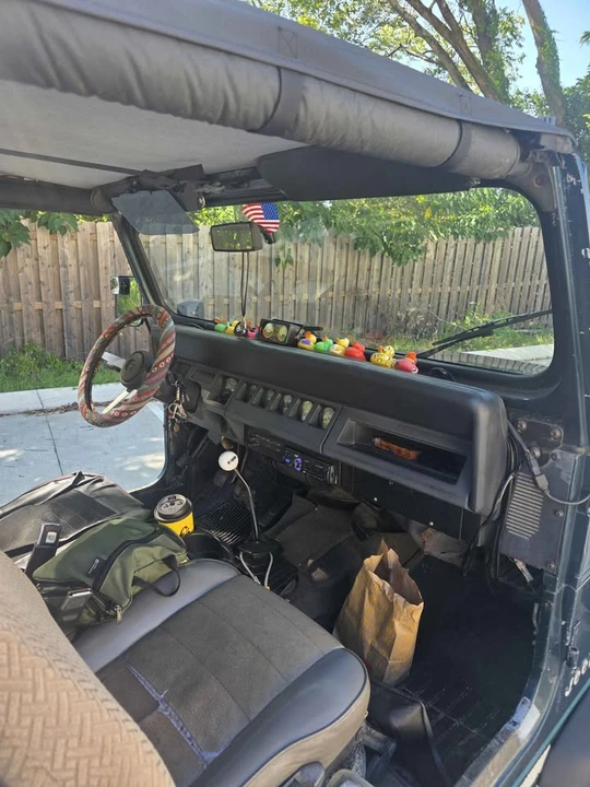 1995 Jeep YJ Wrangler - Image 9 of 10