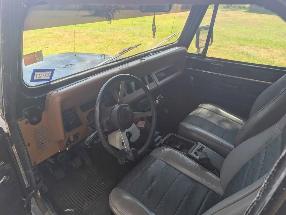 1995 Jeep YJ Wrangler - Image 6 of 10