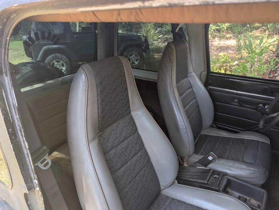 1995 Jeep YJ Wrangler - Image 7 of 10