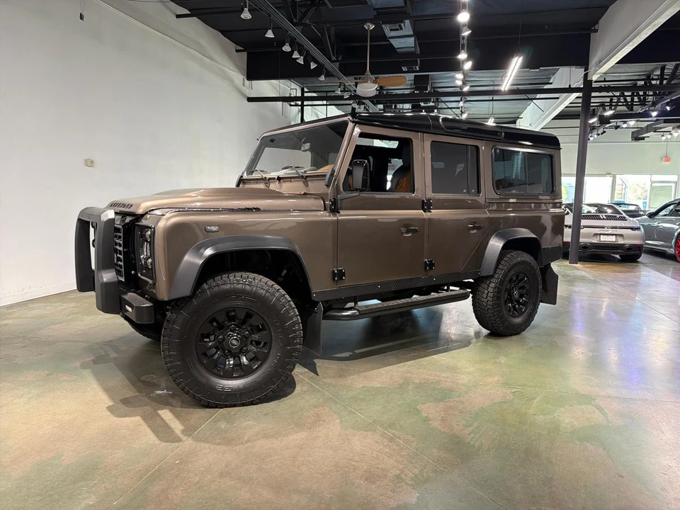 1995 Land Rover Defender 110 - Image 2 of 31
