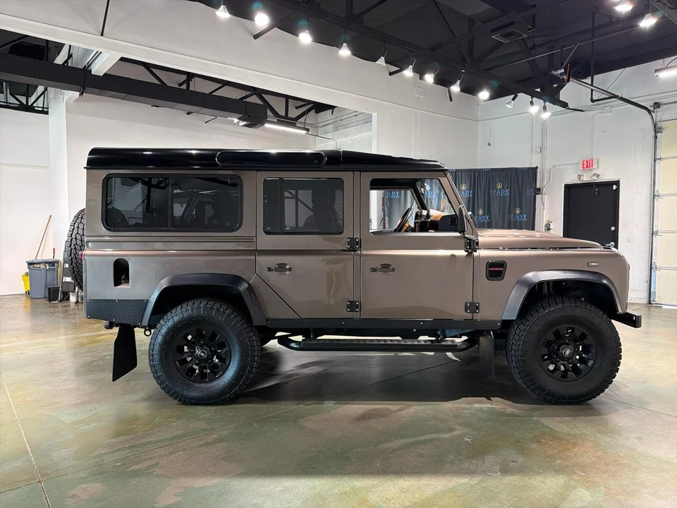 1995 Land Rover Defender 110 - Image 10 of 31