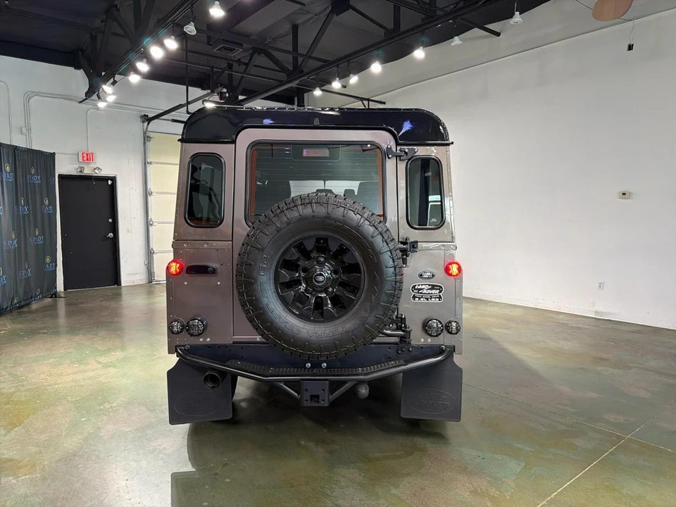 1995 Land Rover Defender 110 - Image 7 of 31