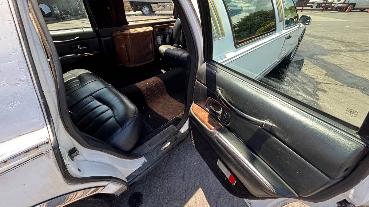 1995 Lincoln Continental 9th Gen - Image 11 of 19