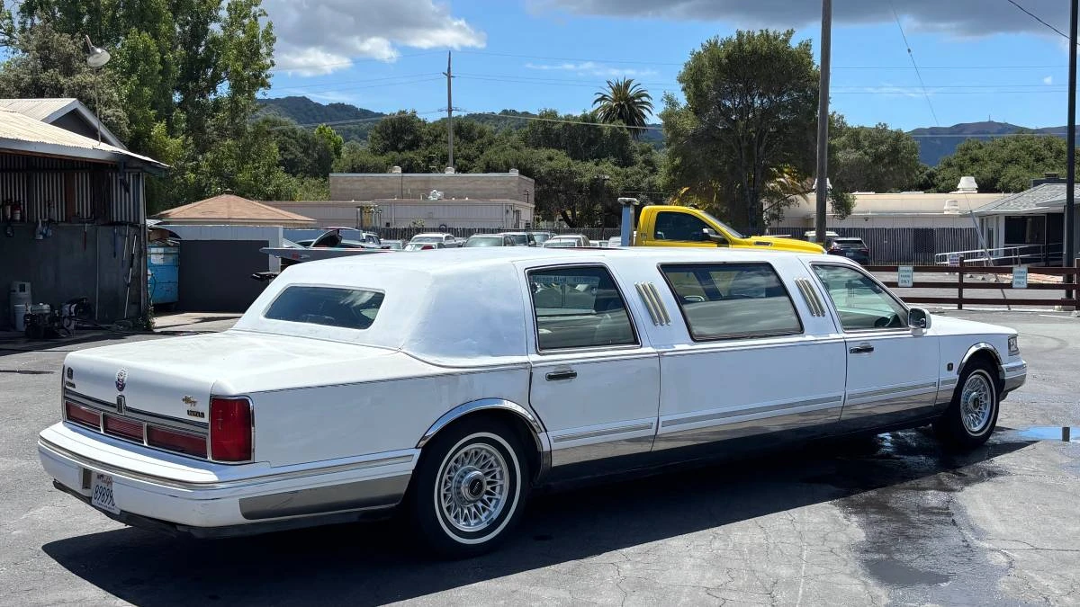 1995 Lincoln Continental 9th Gen - Image 8 of 19