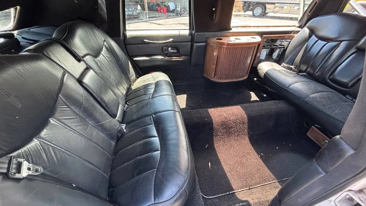1995 Lincoln Continental 9th Gen - Image 13 of 19
