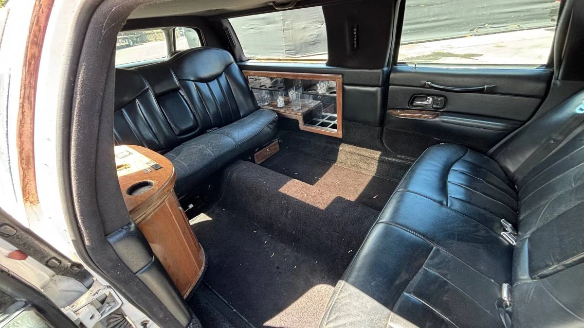 1995 Lincoln Continental 9th Gen - Image 18 of 19