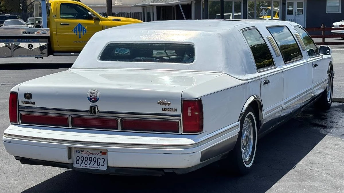 1995 Lincoln Continental 9th Gen - Image 2 of 19