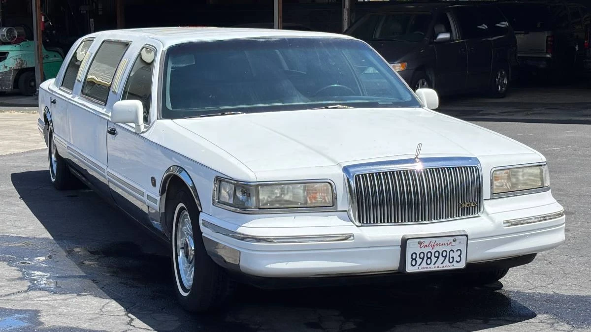 1995 Lincoln Continental 9th Gen - Image 7 of 19