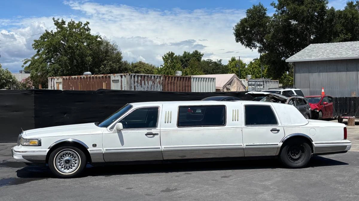 1995 Lincoln Continental 9th Gen - Image 4 of 19