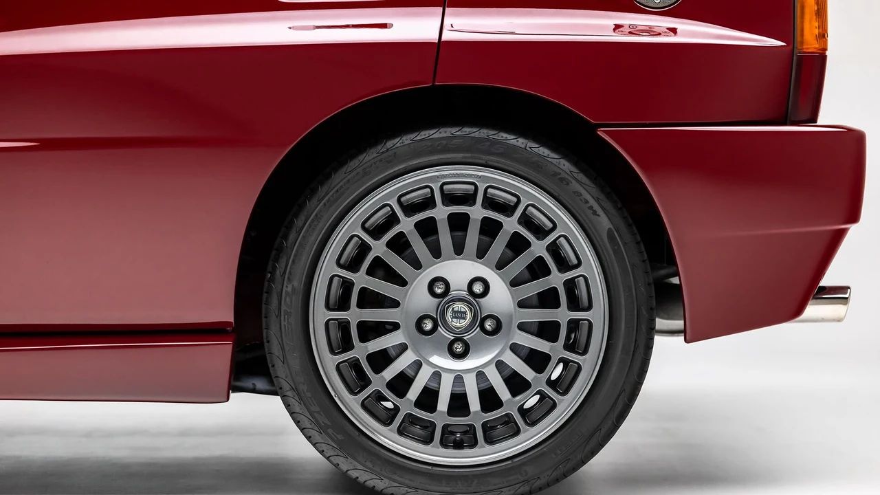 1995 Lancia Delta 1st Gen - Image 25 of 31