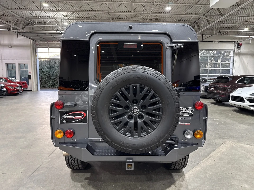1995 Land Rover Defender 110 - Image 7 of 21