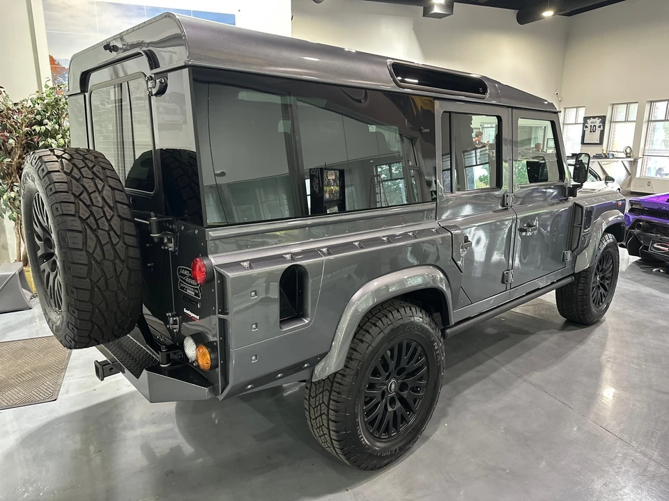 1995 Land Rover Defender 110 - Image 2 of 31