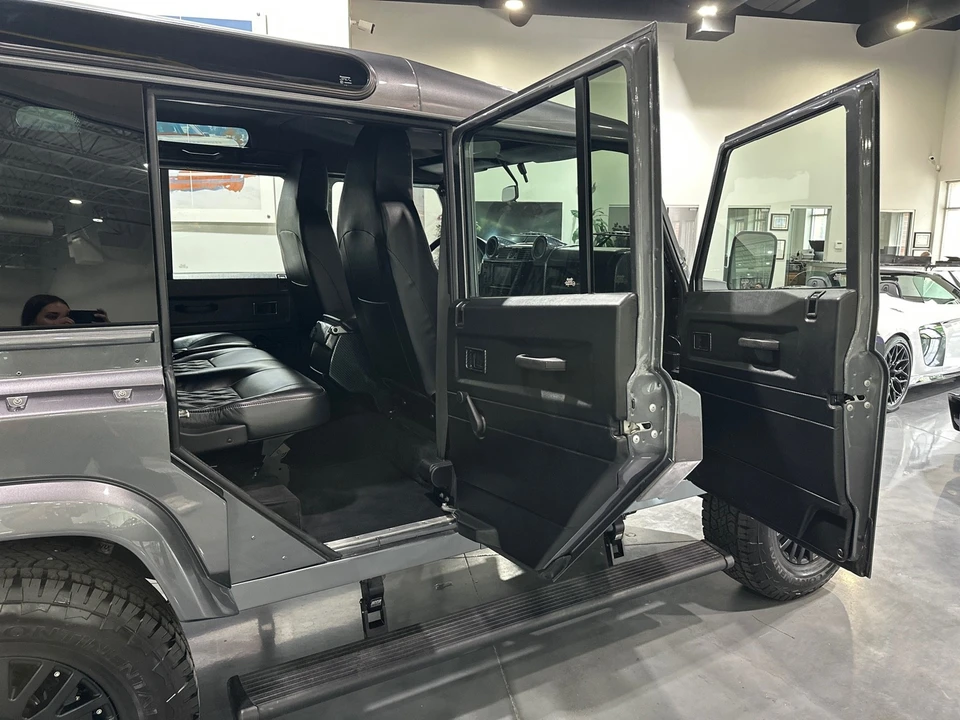 1995 Land Rover Defender 110 - Image 24 of 31