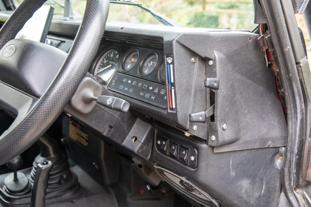 1995 Land Rover Defender - Image 12 of 30