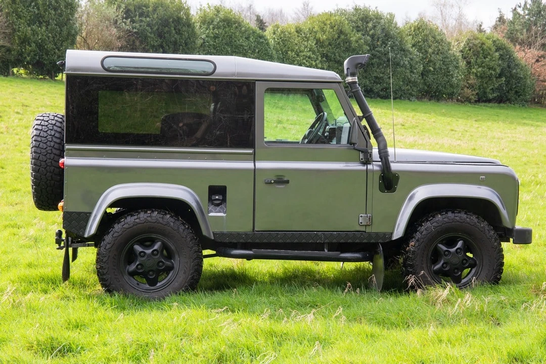 1995 Land Rover Defender - Image 8 of 30