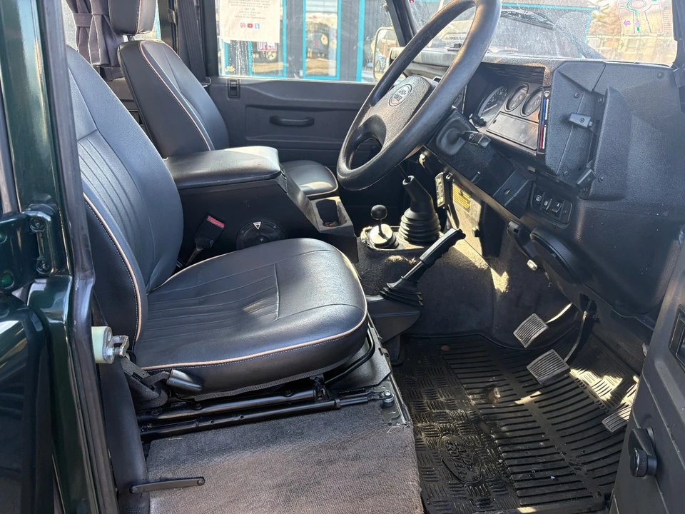 1995 Land Rover Defender - Image 18 of 31