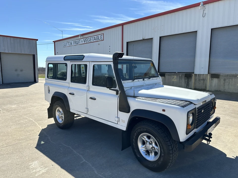 1995 Land Rover Defender 110 - Image 2 of 12