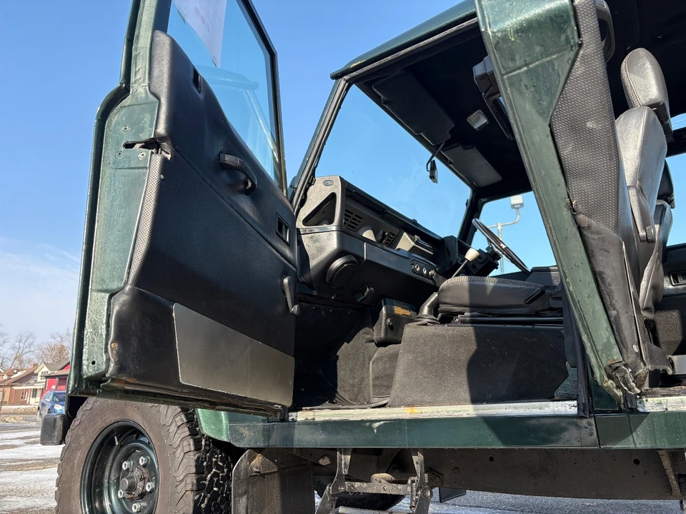 1995 Land Rover Defender 110 - Image 7 of 21