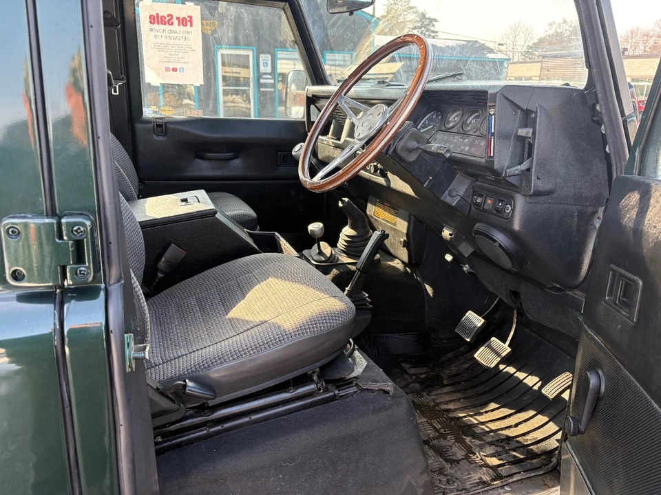 1995 Land Rover Defender 110 - Image 17 of 21