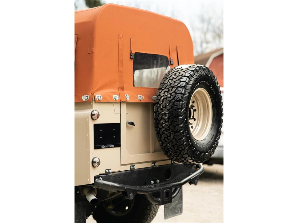 1995 Land Rover Defender 110 - Image 16 of 31