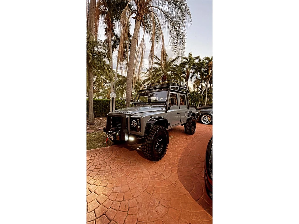 1995 Land Rover Defender 110 - Image 5 of 26