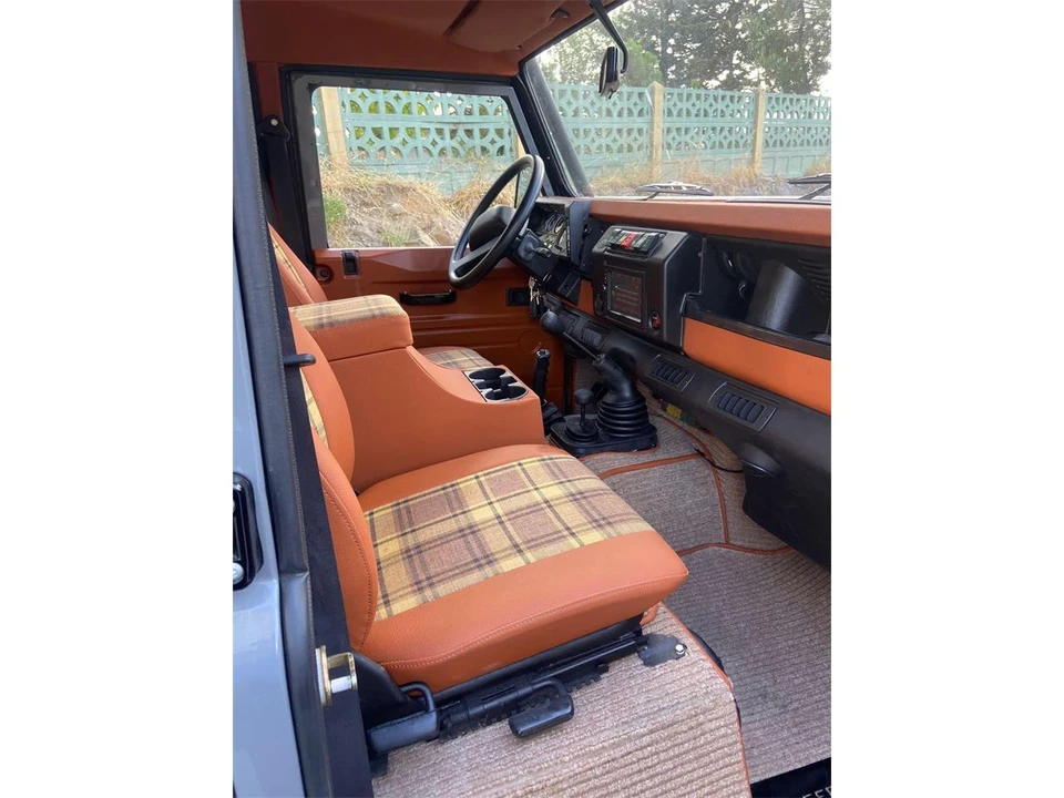 1995 Land Rover Defender 110 - Image 25 of 26