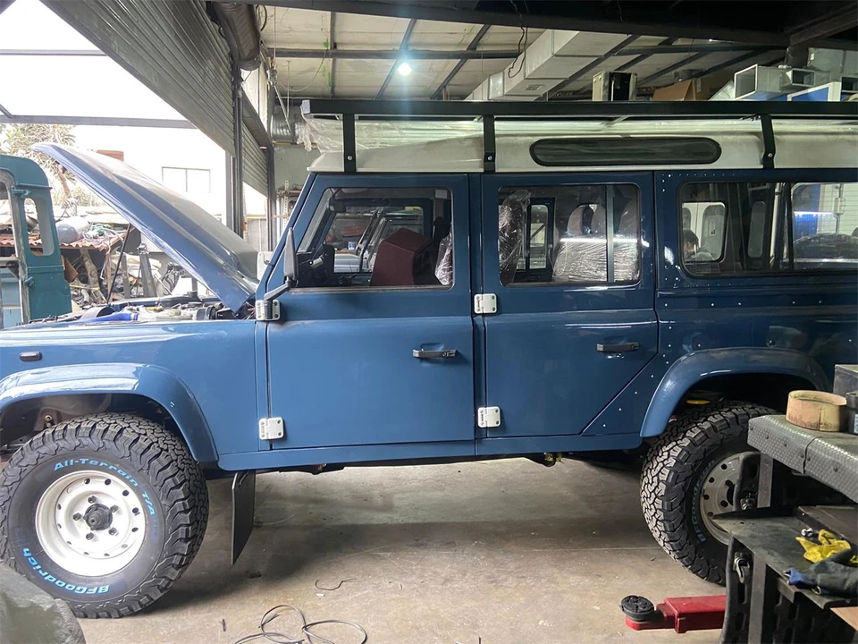 1995 Land Rover Defender 110 - Image 9 of 31