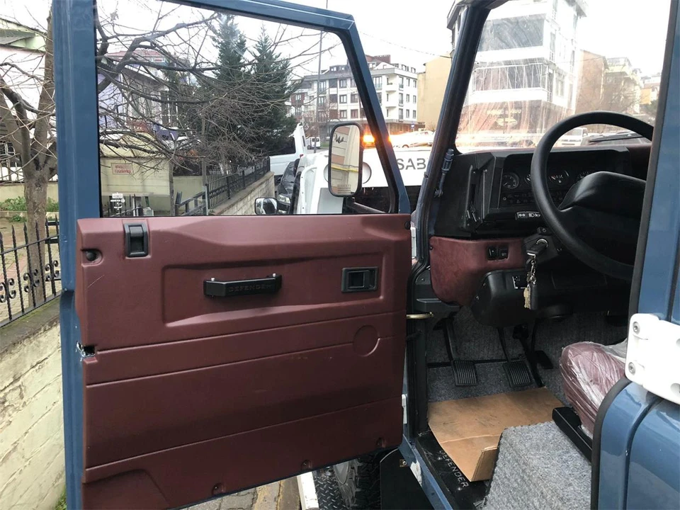 1995 Land Rover Defender 110 - Image 19 of 31