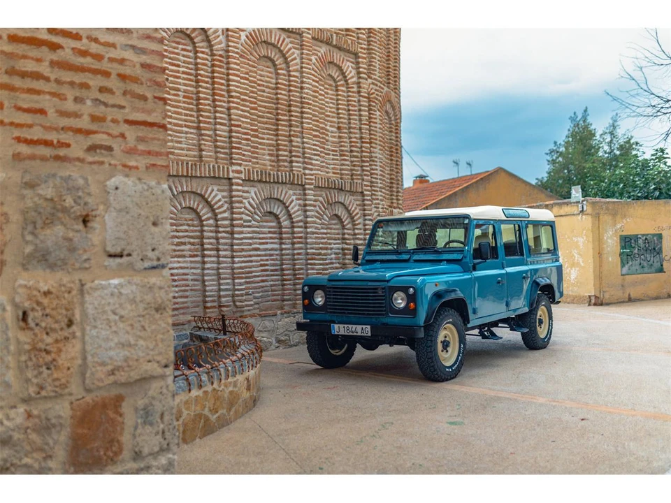1995 Land Rover Defender 110 - Image 3 of 31