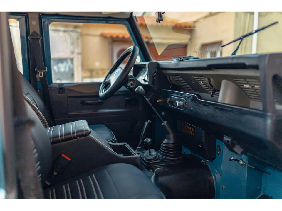 1995 Land Rover Defender 110 - Image 6 of 31