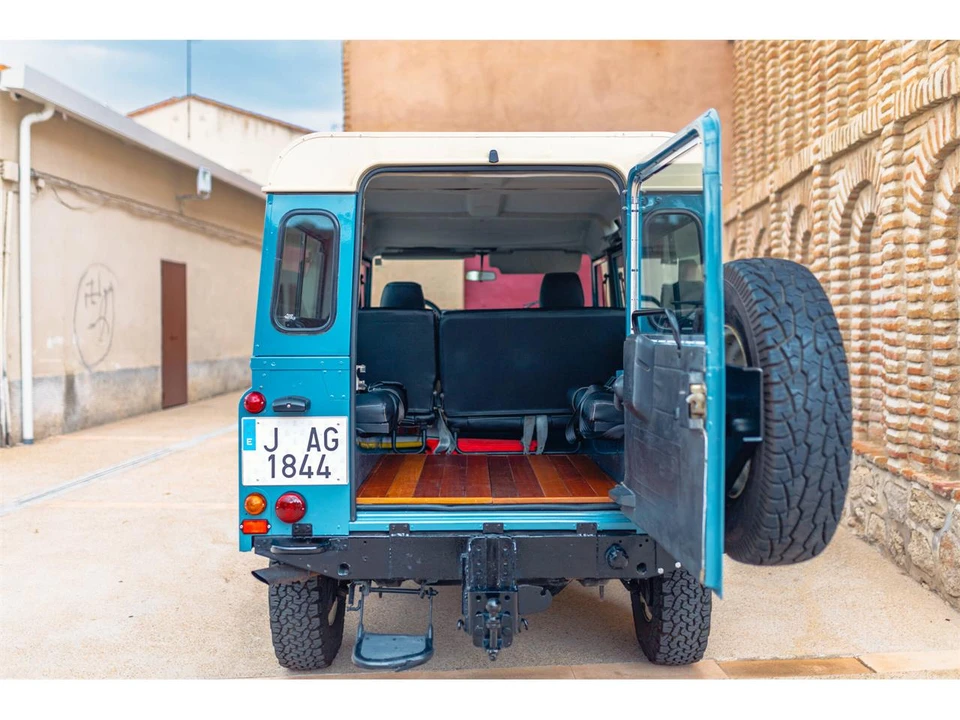 1995 Land Rover Defender 110 - Image 9 of 31