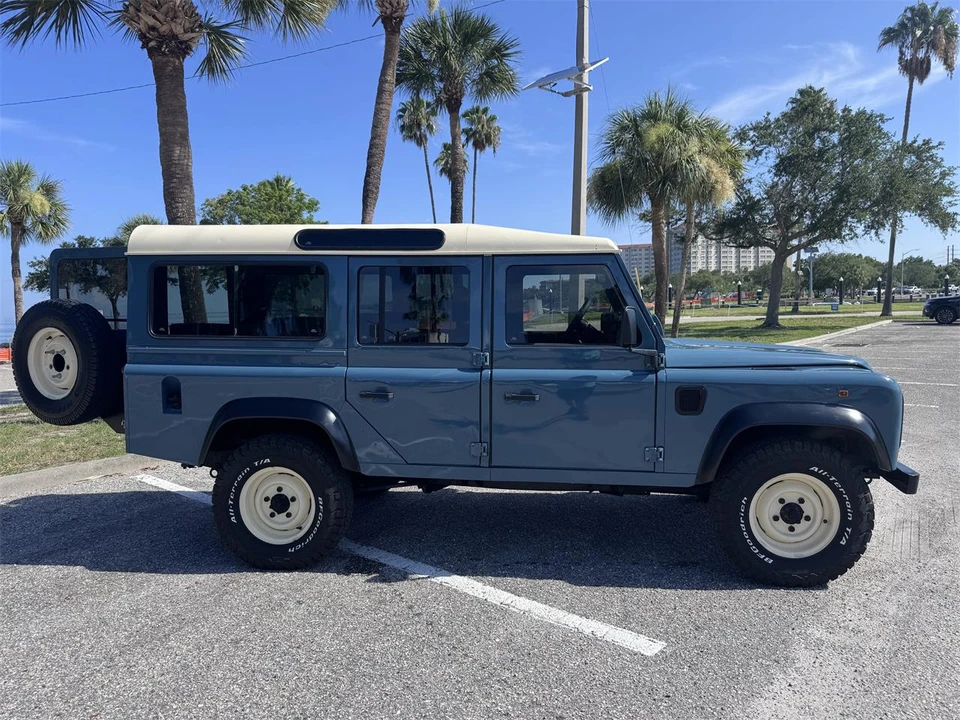 1995 Land Rover Defender 110 - Image 17 of 31