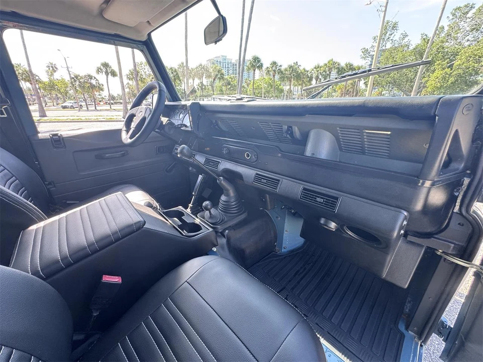 1995 Land Rover Defender 110 - Image 25 of 31