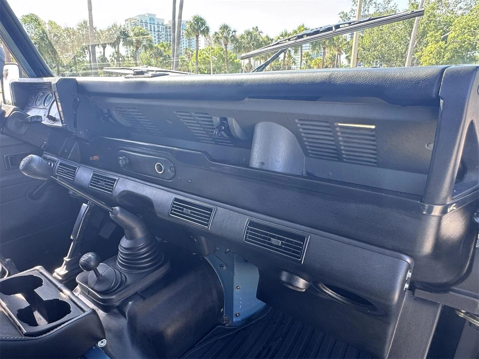 1995 Land Rover Defender 110 - Image 26 of 31