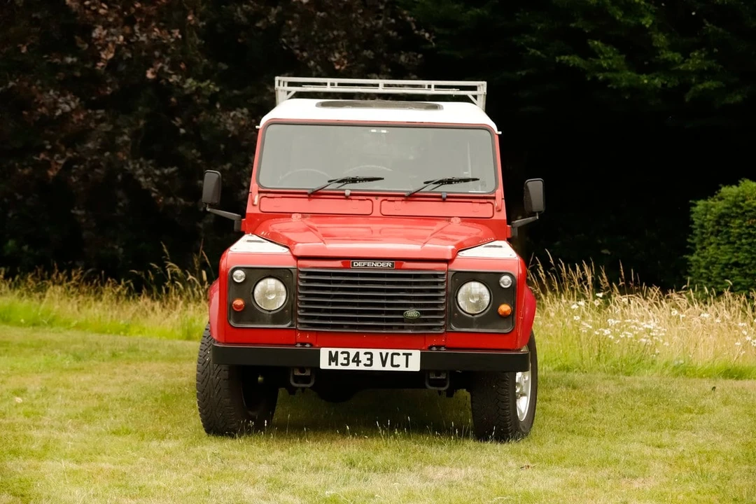1995 Land Rover Defender 110 - Image 5 of 30