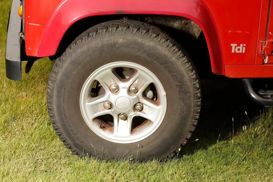 1995 Land Rover Defender 110 - Image 28 of 30