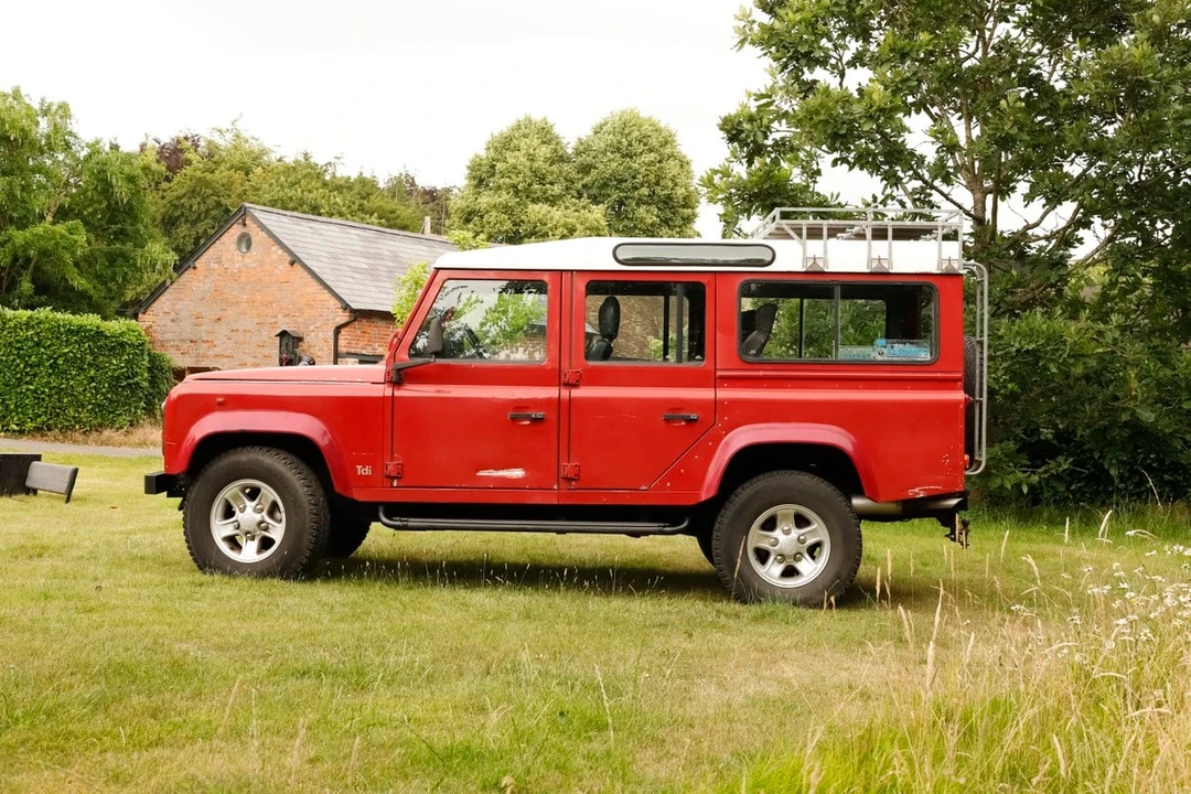 1995 Land Rover Defender 110 - Image 10 of 30